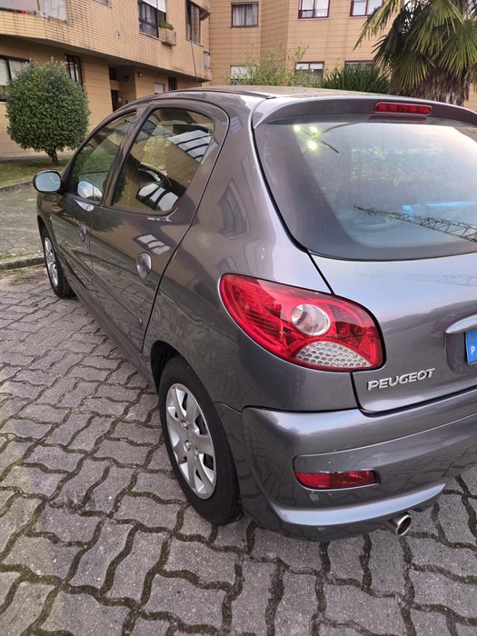 Peugeot 206+ 1.1 Gasolina | 2009 | Ar-condicionado | A CIRCULAR | 2.500€