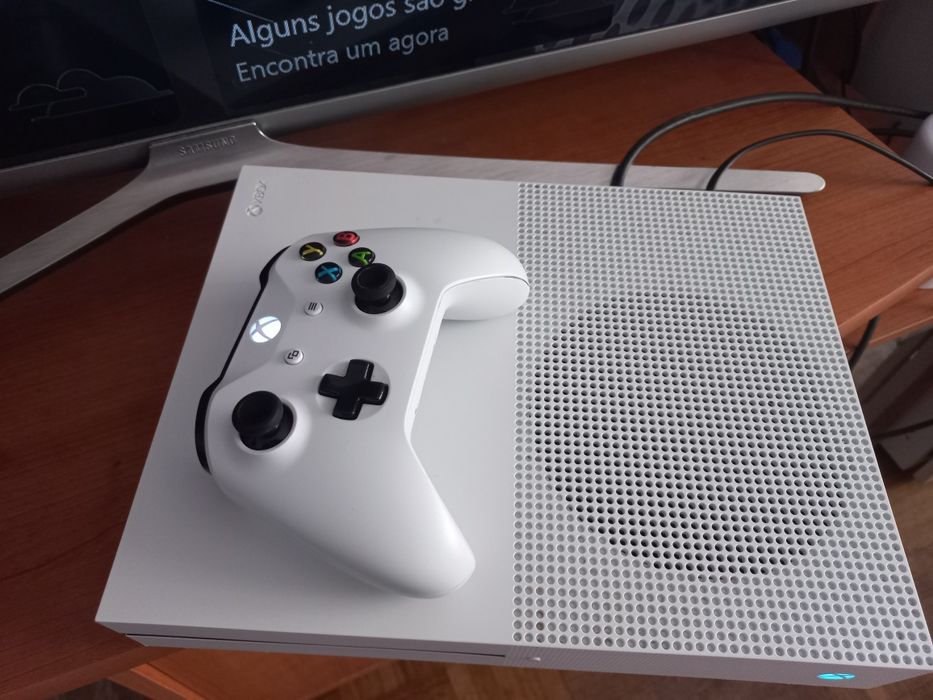 XBOX one S sem comando funciona sem proble..tem wifi e youtube etc..460149969997025284