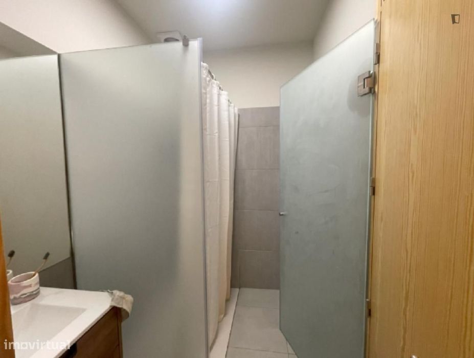 Quarto - localizado em Mafamude Porto