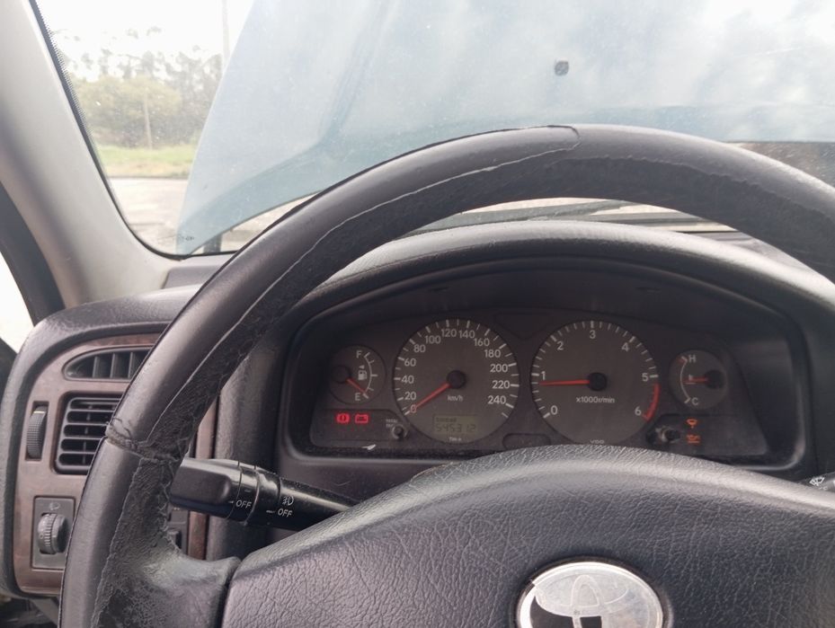 Toyota Avensis verde