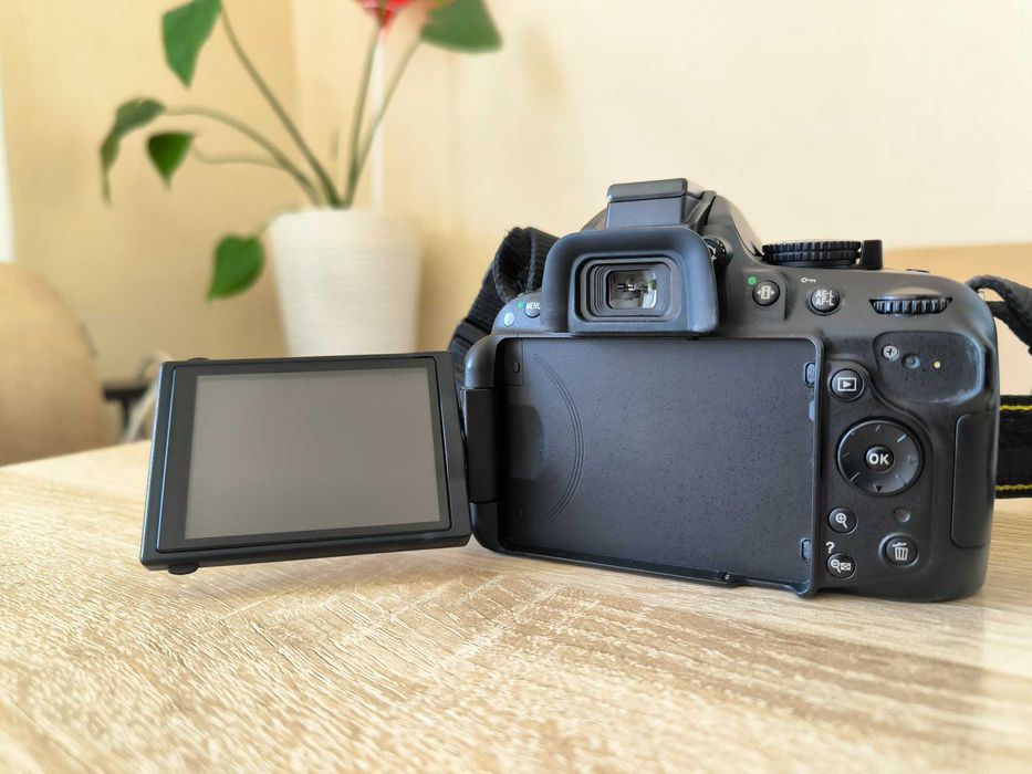 Nikon D5200 body ! Отличное состояние !
