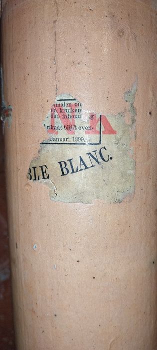 Garrafa antiga de gin em barro