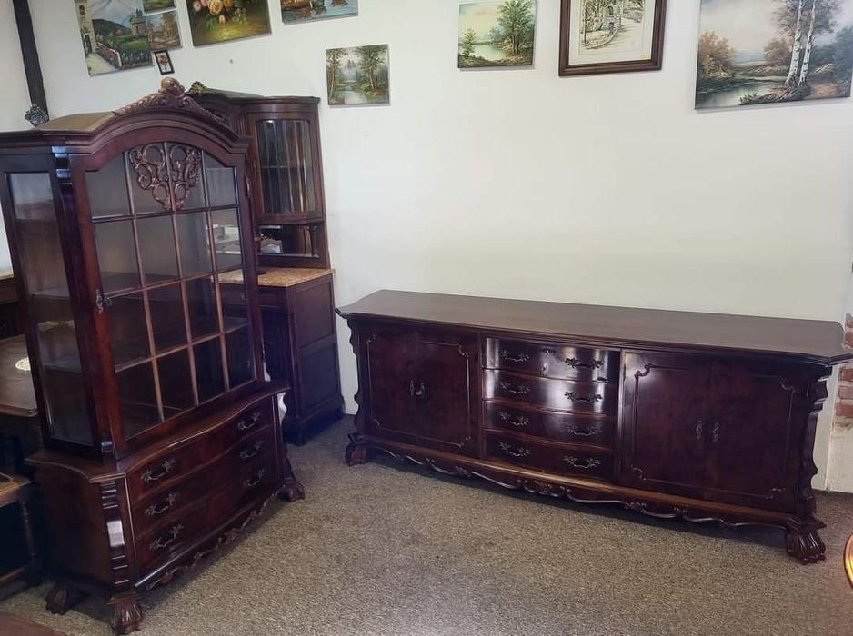 Jadalnia Chippendale. Komoda, witryna, stół i 6 krzeseł