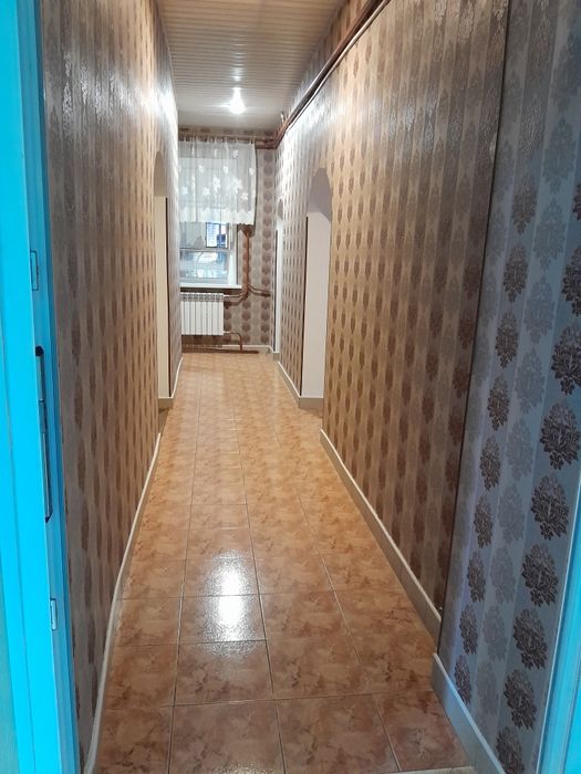 Здається подобово будинок,3 кімнати.