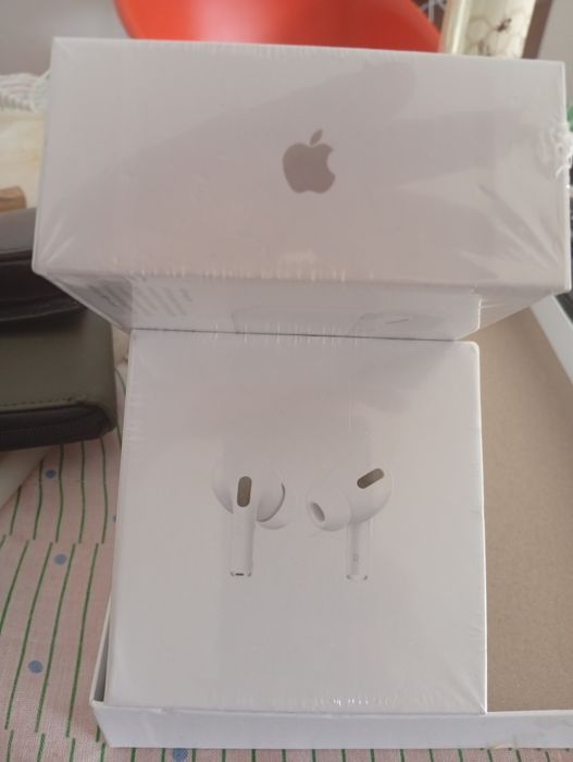 AIRPODS PRO  novos aplle