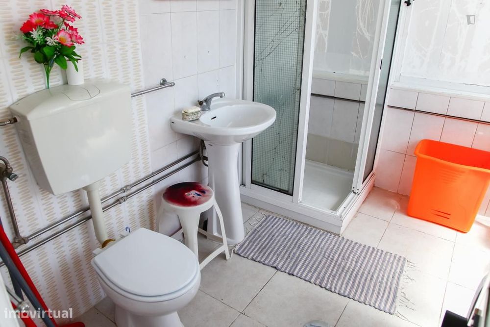Quarto - localizado em Montes Claros Coimbra