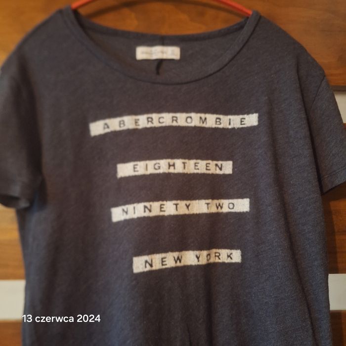 Koszulka damska Abercrombie&Fitch rozmiar XS/S stan bardzo dobry.