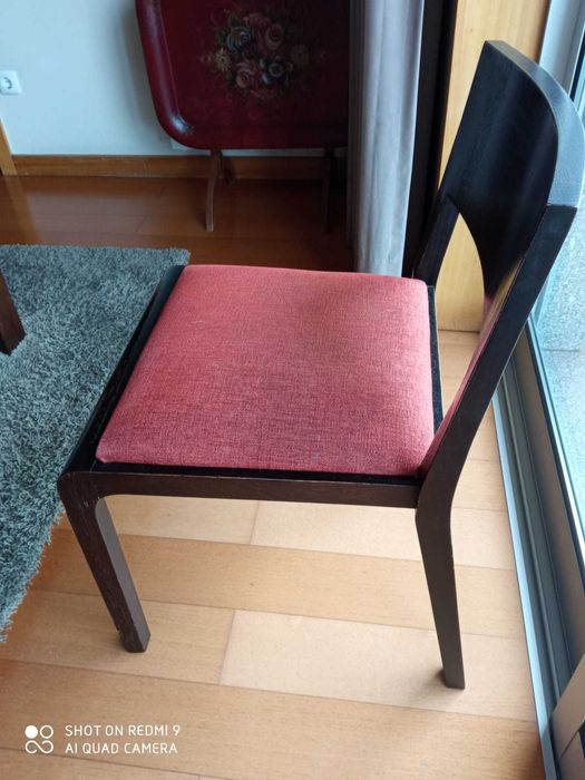 Mesa de Jantar  +  4 Cadeiras  ( em excelente estado) - novo preço