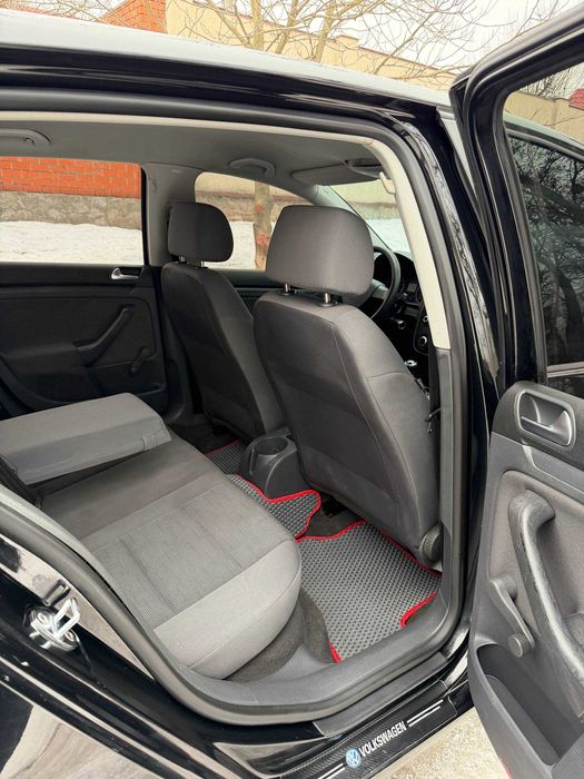 Продам  хорошего Фольксвагена Гольф-5