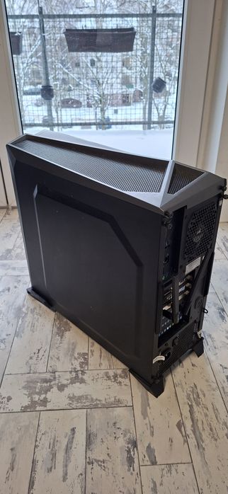 Komputer Gamingowy + monitor I klawiatura