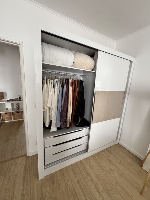 Roupeiro  super novo e moderno usado 1 mes