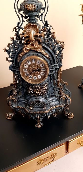 Fabuloso  conjunto de relógio e castiçais. Entrego zona de Lisboa