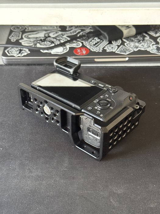 Sony a6300 + Cage Smallrig + 2 baterias extra
