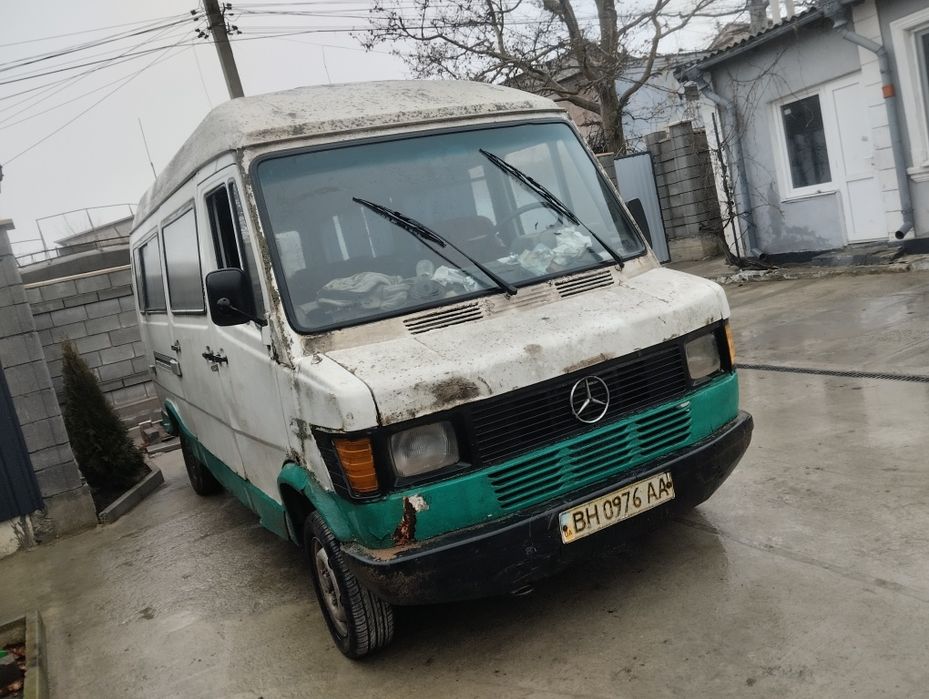 Срочно продам бус 2,3 D Мерседес 208