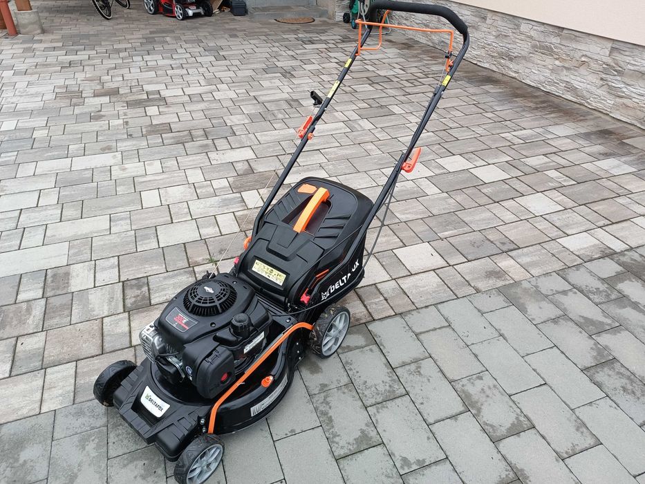 Kosiarka spalinowa z napędem