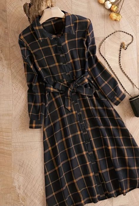 Сукня в клітинку