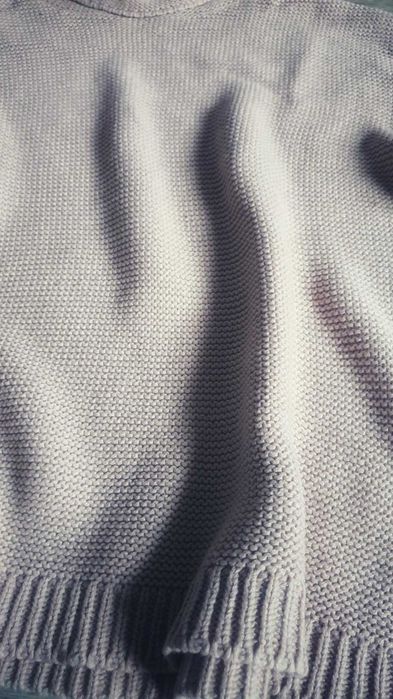 Pudrowy sweter z golfem, luźny krój, 100% akryl Rozmiar S