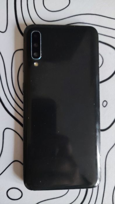 Продам Samsung Galaxy A50 4/64 GB в хорошем состоянии