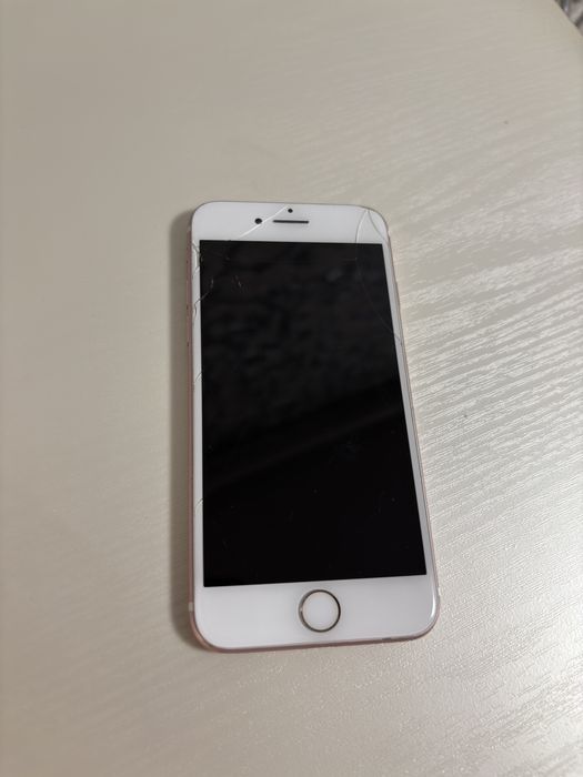 Iphone 7 в гарному стані, все працює. Єдиний дефект на екрані