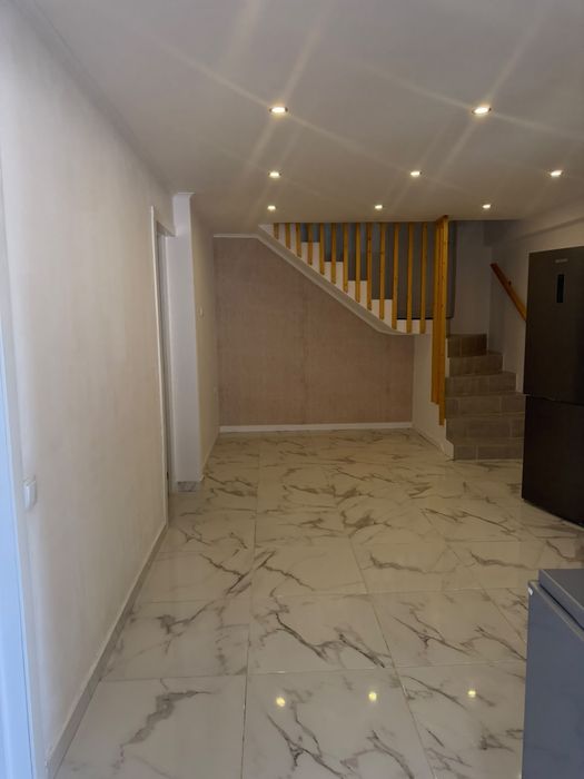 Moradia T1/2 Duplex para Arrendamento | Queijas (Oeiras) - entrada imediata