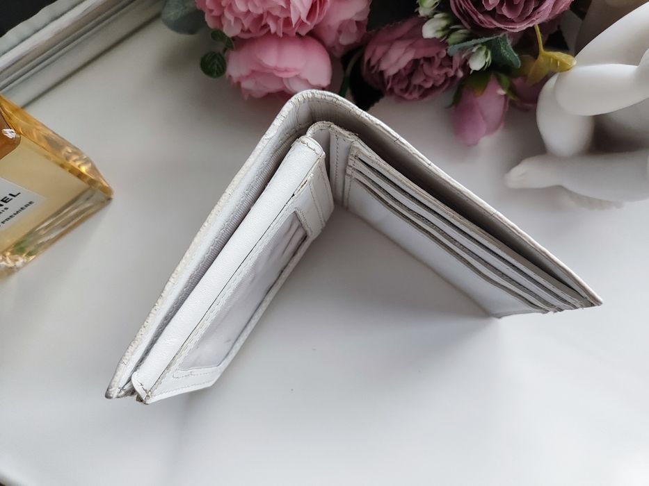 Білий шкіряний гаманець