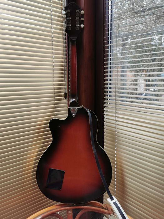 Gitara  elektryczna'82
