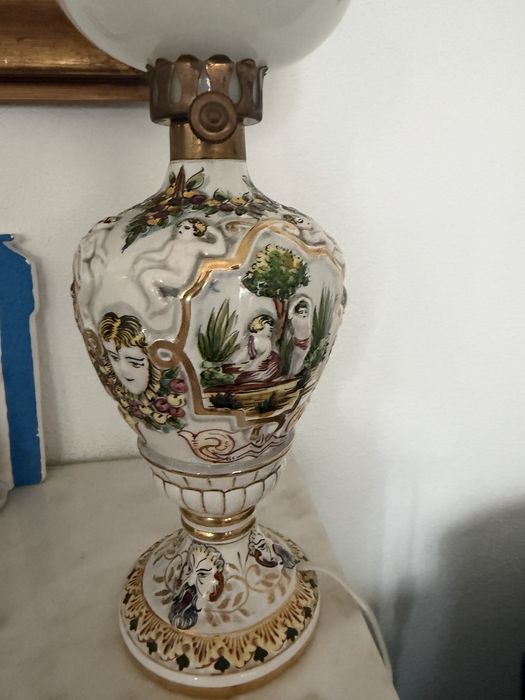 Cadeeiro em louça
