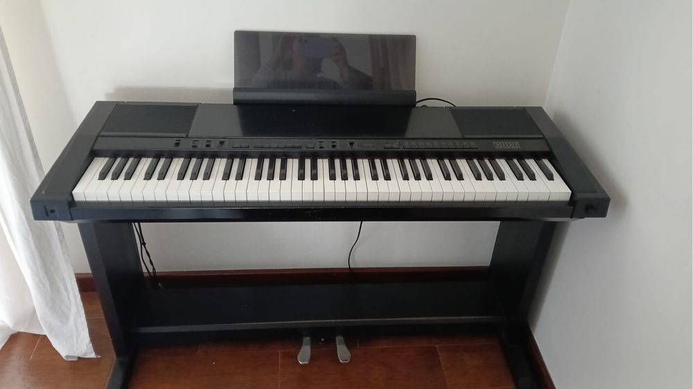 Piano digital Korg DP-2000C