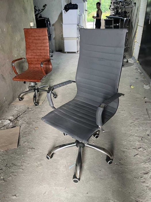 столи стільці шафи в кількості готовий офіс