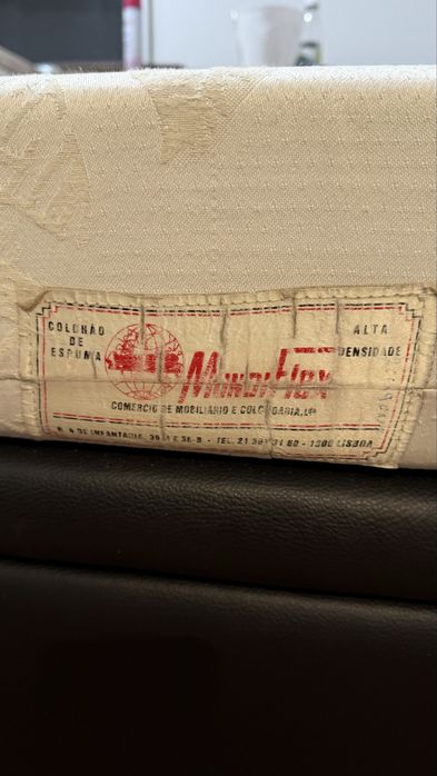 Cama de solteiro sommier (com colchão)