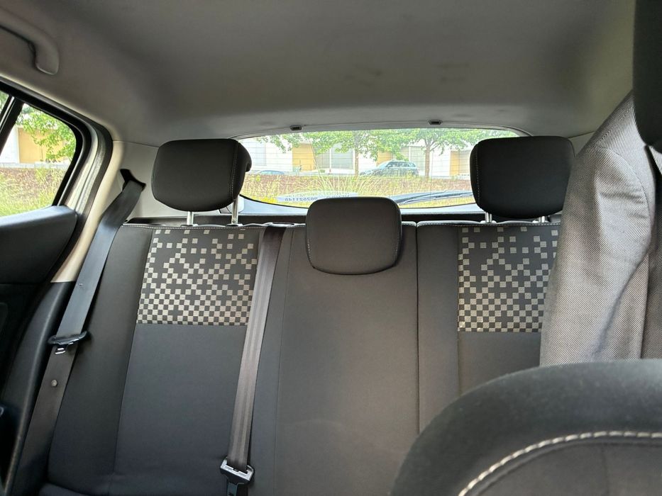 Renault Megane branco em ótimo estado