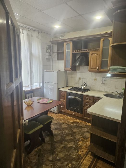 СДАМ ПОСУТОЧНО2к.в центре в парке Бабаева