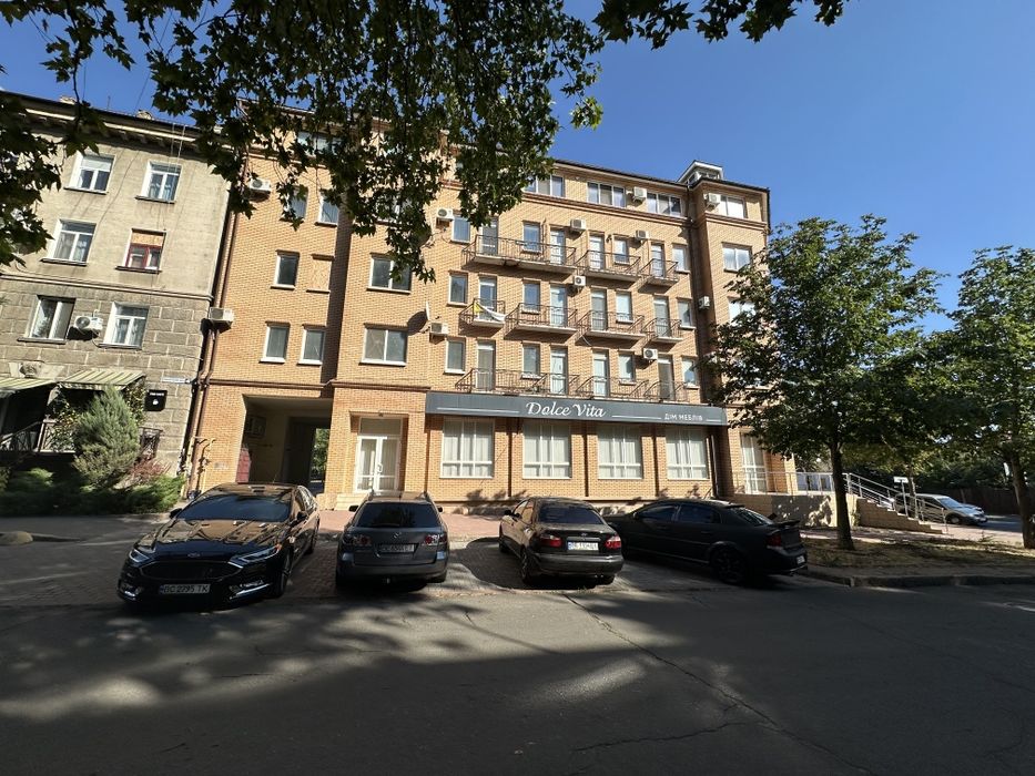 Продам 4х к.кв в новом сданном доме в центре города, ул. Никольская