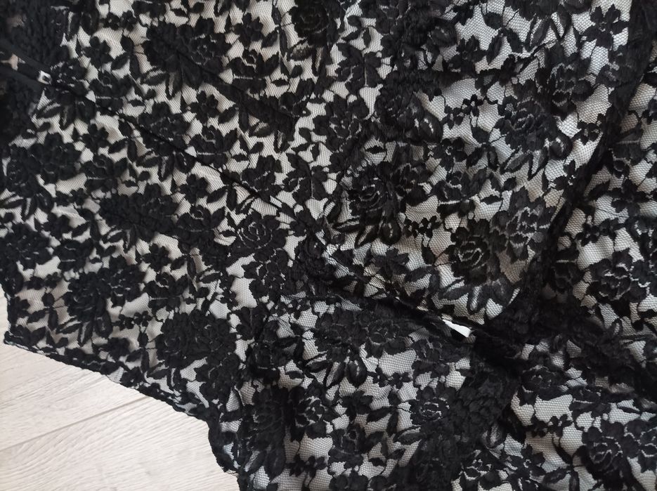 Sukienka koronkowa M