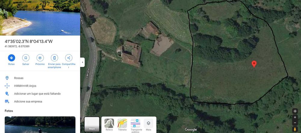 Campo com duas leiras encostado ao afluente do rio Ave