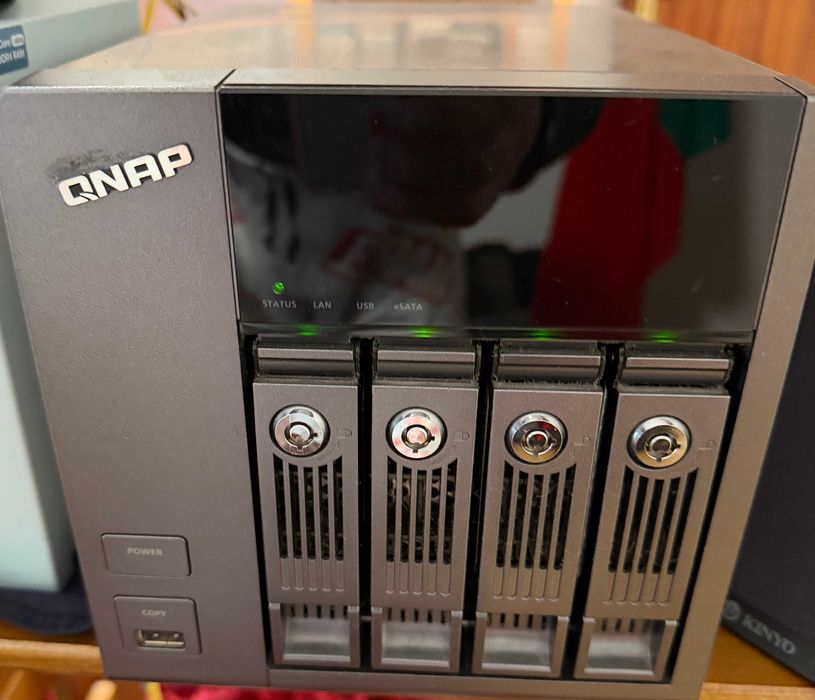 Vendo NAS Qnap TS-410