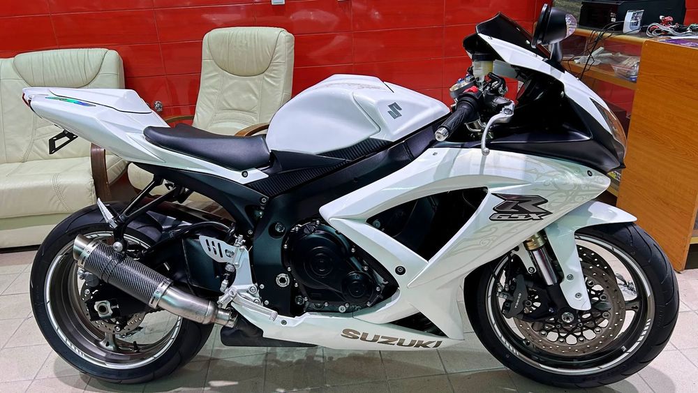 Suzuki GSX-R GSXR 600 k10 WZOROWY 14035km+TUV Bezywpadkowy ZNIKOMY PRZEBIEG Dodatki