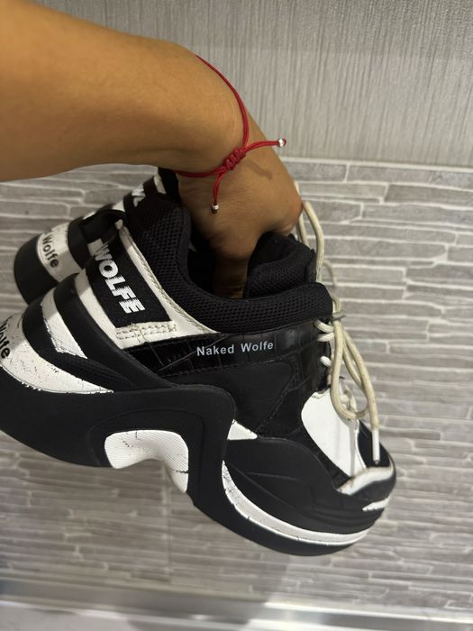 Продам кроссовки Naked Wolfe