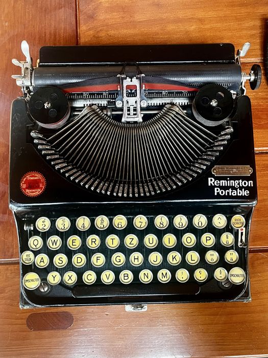 Antiga maquina de escrever Remingon Portable 1923