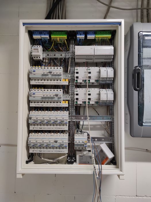 ELEKTRYK  Usługi elektryczne
