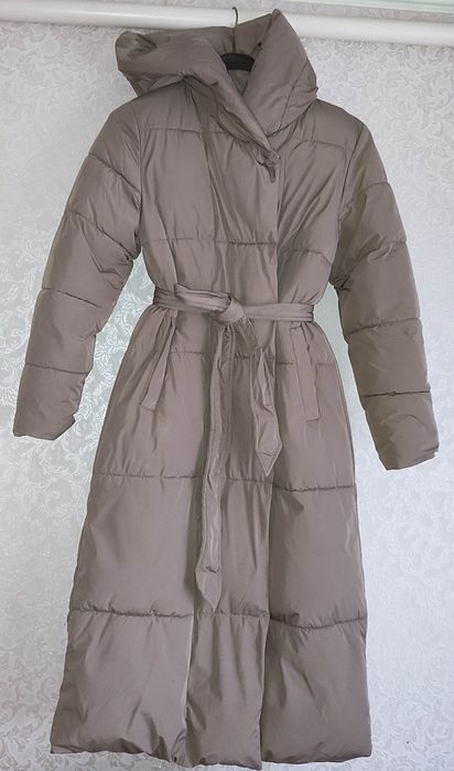 Зимовий довгий пуховик