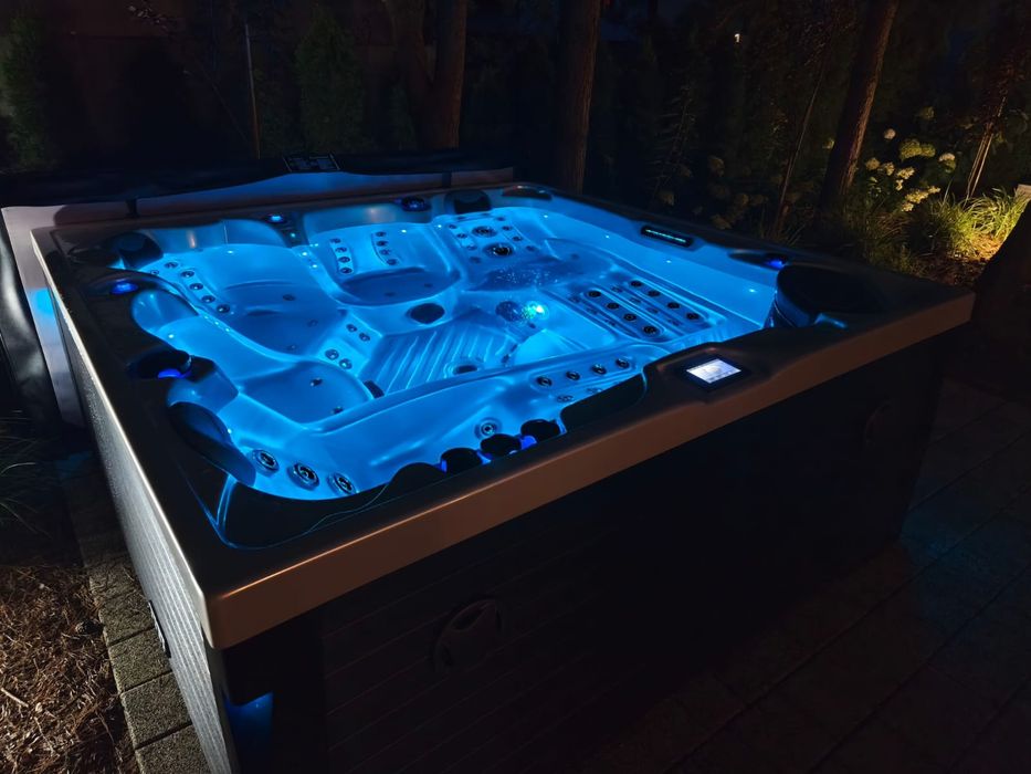 Nowe Jacuzzi 5-osobowe Relax Balboa 106 dysz 2 leżanki akryl pompa ciepła FULL OD RĘKI!
