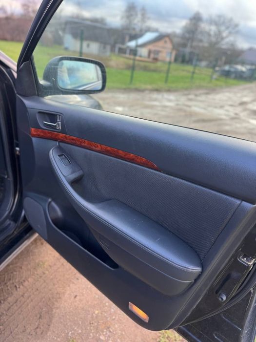 Toyota Avensis 2.0, 4D, 2005 рік, механіка,преміум комплектація.