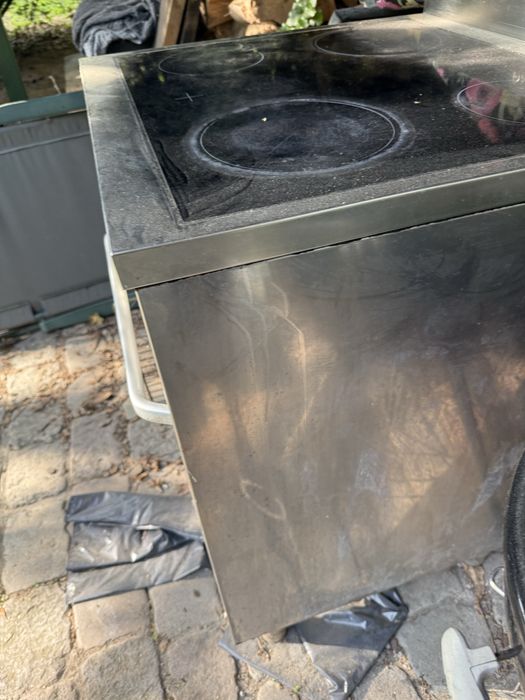 Kuchenka elektryczna inox Ariston wolnostojaca