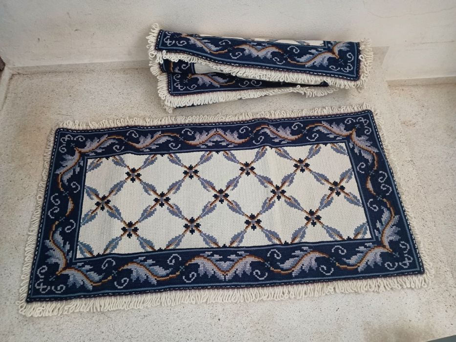 Conjunto 3 belíssimos tapetes NOVOS para quarto, medidas: 2 com 116/63