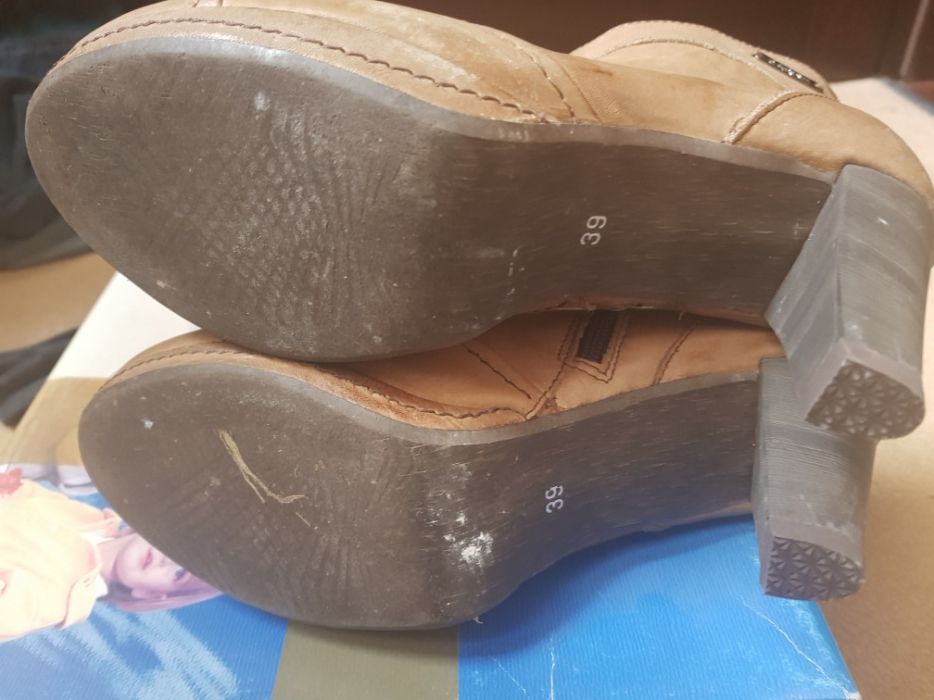 Skórzane beżowe botki buty CARINII roz. 39 ocieplane jak Nowe