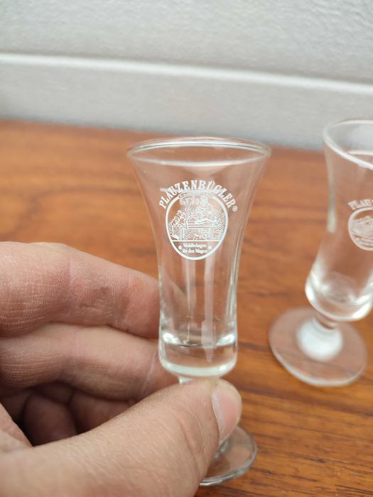 Kieliszki na stopce - vintage - design - D