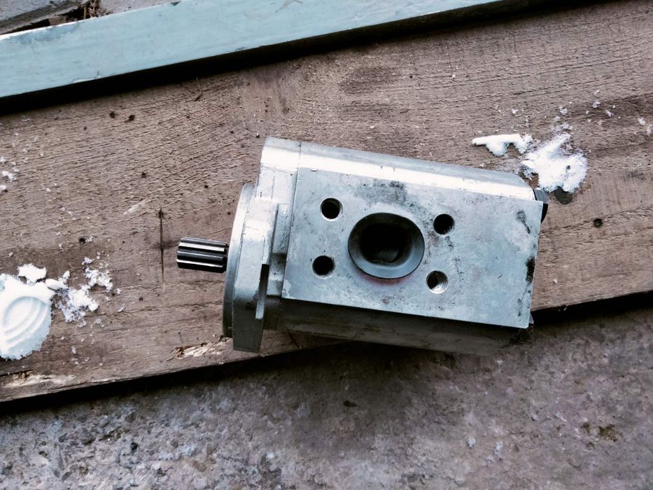 Насос до  навантажувача TOYOTA