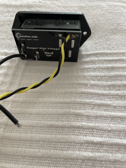 Material eletronica - ficha rca / fonte alimentação / condensadores