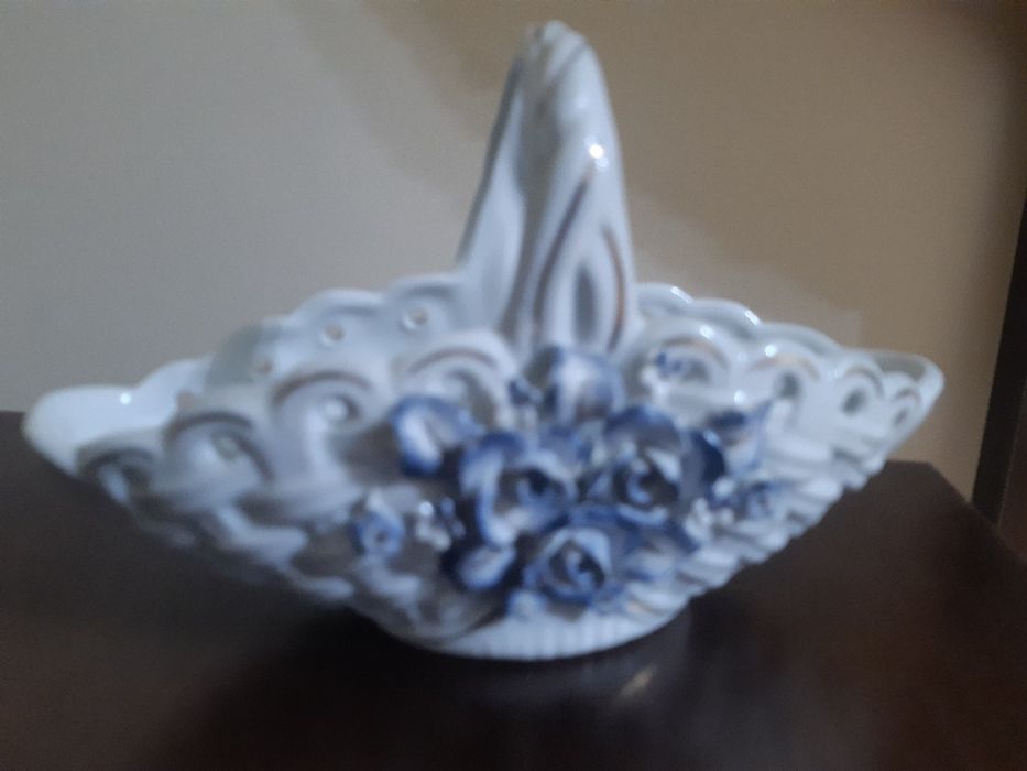 Корзинка ,фарфор.